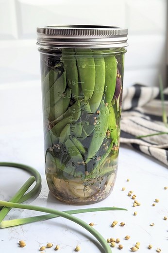 Quick Pickled Snap Peas Recipe - The Herbeevore