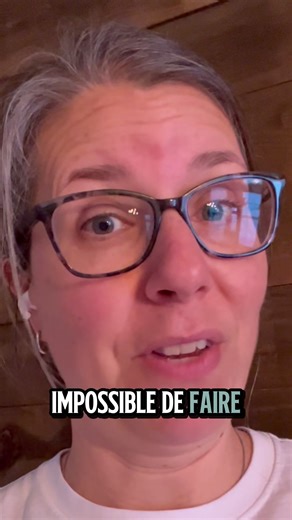 🐴La relation entre un cheval et son cavalier Qu’a-t-elle de si spéciale… et parfois même de thérapeutique ? Dans cette vidéo, l’auteure partage sa vision du lien unique entre le cheval et l’humain, un lien silencieux, puissant, capable d’aider à guérir les blessures invisibles. 🌿🐎 📚 Le roman « Liv & Lucky » est disponible dans toutes les bonnes librairies ! #booktok #romanjeunesse #LienUnique #UnDestinUnCheval #livetlucky @Chantale D'Amours auteure