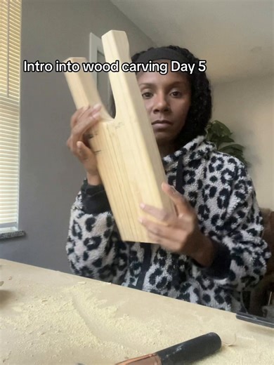 Intro to Carving – Day 5 🤎 Can you guess what I’m making? 👀 I feel like it’s starting to come together, but I’m curious if y’all can tell yet… I’m really focusing on learning how to control the chisel figuring out pressure, angles, and letting the tool do the work instead of rushing it. This is definitely a slow, patient process, and every little mistake teaches me something new. Some cuts feel smooth, some don’t… but I’m showing up anyway and trusting the process ✨ #WoodCarving #Day5 #Creativ