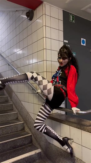 Distinctive Subway Fashion: A Striking Outfit Showcase