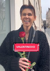 VALENTINOVO Što za vas znači ljubav? U suradnji s cvjećarnicom Ružica građanima smo poklonili ruže i pitali ih što je za njih ljubav. Evo njihovih reakcija 🌹 #valentinovo #ljubav #ruže
