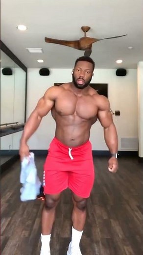 Bodybuilder Ryan Frater Posing