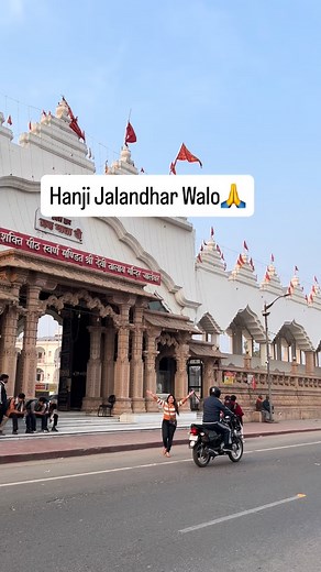 Jalandhar Best Buffet Makki ki Roti Sarson ka Saag #jalandhar #explore #streetfood #instagram #foodreels #food #foodblogger #foodlovers #instafood #foodie #instagram #viral #foods #video #reel #videoreels #blog #foodstagram #insta #foodofinstagram | neetuchawlaofficial