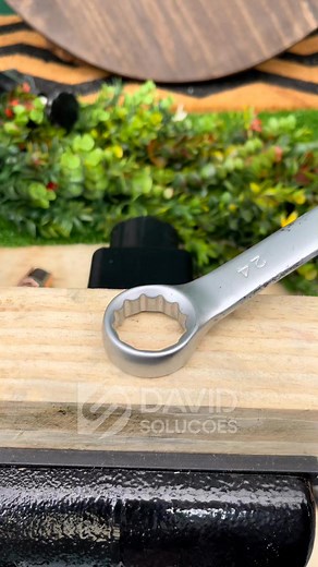 The hot glue function on the key 🔑 #tips #truck #solutions #diy | Blades Of Hacks