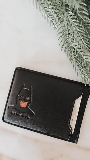 25K views · 594 reactions | Comment: SUPERHERO and I will DM you the details for the best men’s gift for the holidays. This batman wallet will turn any guys license into a superhero. Mens gift guide, mens gifts, batman wallet, amazon finds, white elephant gift, gift ideas | Brooke's Buys | Facebook