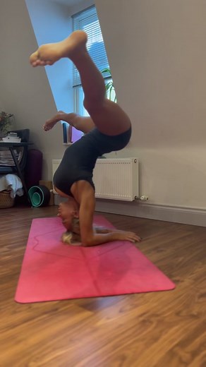 Yoga glow #yoga #yogi #yogapose #yogagirl