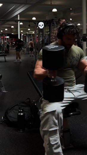 🏋️ Workout Based“30 Seconds That Build Muscle 🔥”“Try This Killer Workout 💪”“One Exercise. Crazy