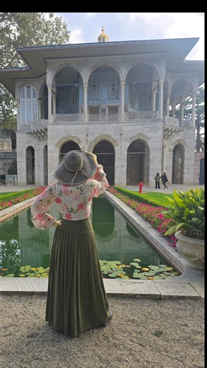 2K views · 44 reactions | The luxurious and fabled palace of the Ottoman Sultans, Topkapi Palace in Istanbul! Starting with the stunning 15th century Gate of Salutation built by Mehmed the Conqueror... #HISTORY #Palace #castle #Istanbul #türkiye #medieval #architecture #arthistory #topkapı #topkapipalace | The Creative Contessa | Facebook