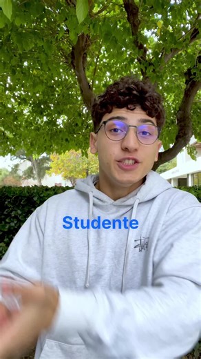 Studente da 9 vs studente da 6 quando prendono appunti! 😂