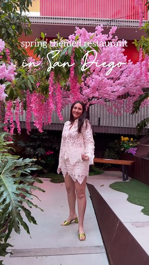🌸SPRING THEMED RESTAURANT IN SD🌸 insideOUT has transformed into the most extravagant cherry blossom theme! The decor is truly unmatched and you need to experience it for yourself this spring! I’m not lying when I say it’s my favorite restaurant in SD and y’all know I’ve been to A LOT. ✨We had the arancini, Caesar salad, bolognese, and steak cauliflower and all were incredible. They have tons of seafood and vegetarian options! ✨We had the Peachy Keen, Cherry Blossom, Violet cocktails and our fa