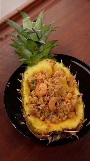 Thai Pineapple Fried Rice That Looks Restaurant-Quality #recipe #thaifood #easyrecipe