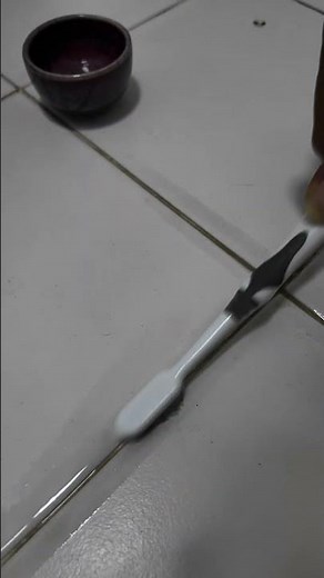 The grout between tiles is easy to clean