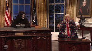 An Oval Office desk swap. | Saturday Night Live