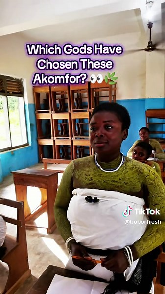 During Akom training, the students (Akomfor) took turns mentioning the names of the gods they say they are possessed by. 🌿🙏🏾 A fascinating moment of learning about their spiritual identities and the traditions behind Akom training. How many of the names can you recognize? 👀 #Akom #Okomfor #AkomTraining #TraditionalReligion #AshantiTradition