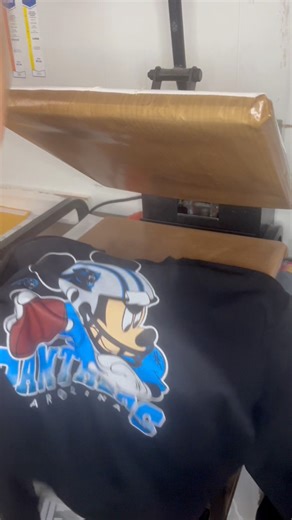 #nfl #football #footballseason #disney #disneyadult #mickeymouse #fyp #thepaisleyalligator #howtowithhails | The Paisley Alligator