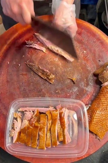 Gourmet Delight: Thinly Sliced Meat with Foie Gras Topping - Lion's Head Goose Special