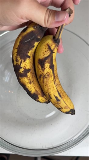 Banana bread after bedtime yes please 😋