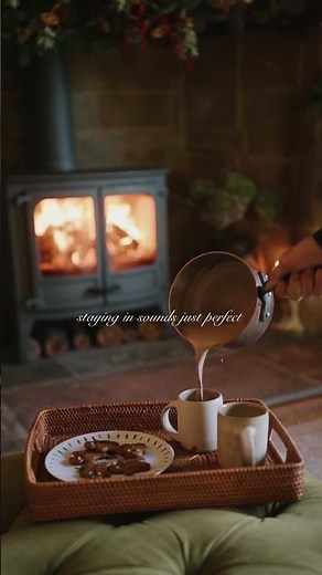 A #cosy evening at #home sounds just perfect 🍂 #cotswoldslife #englishcountryside