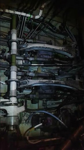 B737NG flight control system - Aileron PCUs, input shaft and pogos