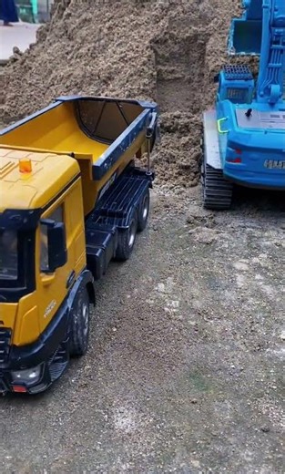 RC TRUCK HUINA 1573 action towards sand collection at the excavation#rc#truck#excavator#huina#shorts