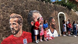Fans flock to England mural in Nuneaton
