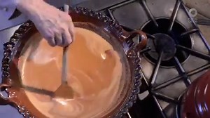 20K views · 556 reactions | Tu cocina (Yuri de Gortari) Enchiladas de cacahuate y almendras | Identidades: Difusión de la Cultura Mexicana | Facebook