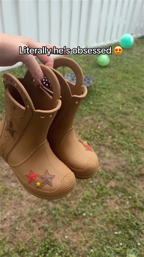 The Cutest Crocs Boots for Rainy Days