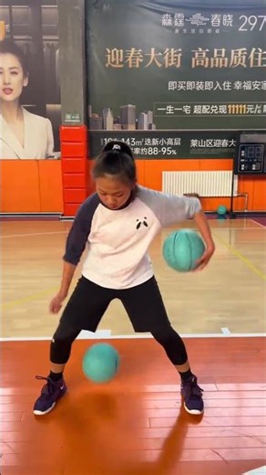 How many people can perform this move#Basketball girl#Basketball skills