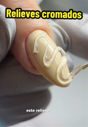 Diseño de Uñas con Relieves Cromados y Efecto 4D