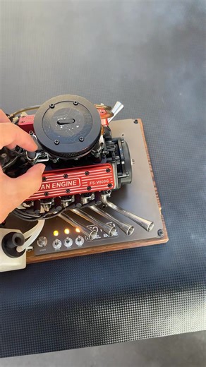 He sounds like a sports car #vortrixe #enginemodel #newyork #usa #miniengine | Vortrixe Model Engine