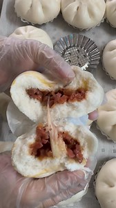 Nóng quá thì Ko bẻ dc bánh, mà để nguội thì phô mai kéo sợi kém Món bánh khó chiều nhưng ăn thì ngon điên luôn Bánh bao xá xíu phô mai vừa ra lò | Mai Ca