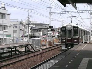 [阪急電鉄] 9300系 特急通過 総持寺にて