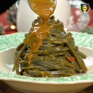 588K views · 6.1K reactions | Una ricetta semplice e gustosissima per stupire i tuoi ospiti? Tagliolini al nero di seppia con gamberi argentini.  Ed è subito pranzo #Deluxe! #NataleconLidl #Lidlitalia | Lidl Italia | Facebook