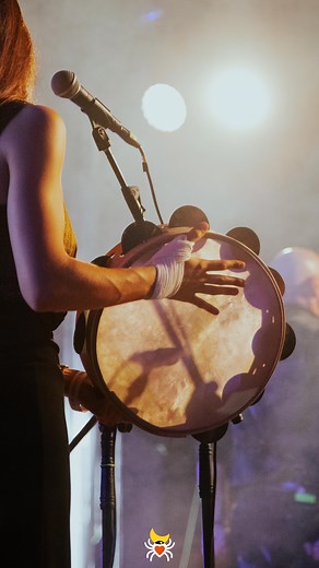 Sulle note di “Vorrei Volare” interpretata da @antonioamato.official vi raccontiamo la fantastica serata di ieri. Tantissimi i presenti che hanno cantato e ballato per più di 5 ore. Vi aspettiamo questa sera ad Aradeo per la tappa numero diciannove del festival itinerante. 🕷️ #taranta26 #weareinpuglia | La Notte della Taranta - pagina ufficiale