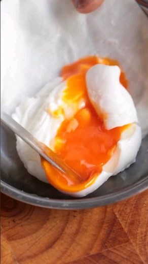 How to Poach an Egg LIKE A CHEF