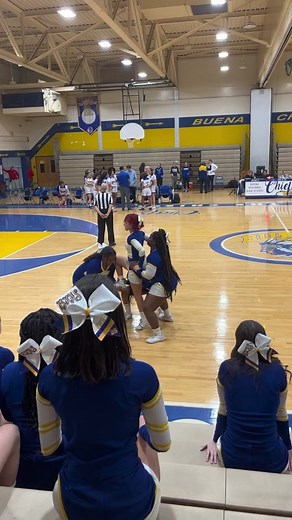 Freshman Shaneliz Impresses with Cheerleading Stunt at Basketball Game
