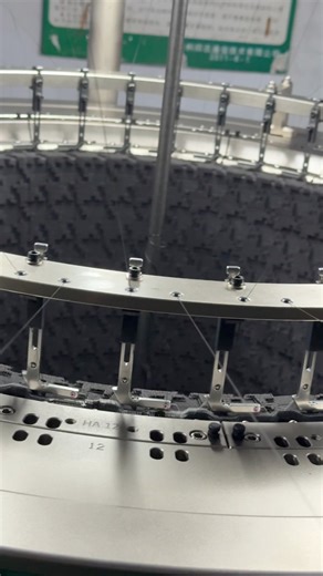 Discover the beauty of high-precision towel jacquard. Our 5-Way Terry Jacquard Machine is engineered to handle highly complex patterns—such as houndstooth, geometric motifs, and multi-layer textured designs—with outstanding clarity and stability. Thanks to its advanced 5-way selection system, the machine delivers: • Sharp pattern definition even in intricate motifs • High pile & rich texture suitable for premium towels and fashion fabrics • Smooth yarn control for consistent quality across large