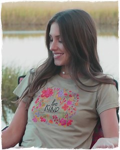 Slow down, enjoy the little things and surround yourself with people that remind you to live happy! #naturallifehappy >>https://bit.ly/3vzEvcD | Natural Life