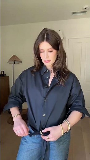 How to tie your #shirt using a ring #fashiontips #fashionhacks #styletips #stylehacks #tunki #viral