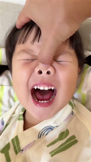 Don't blink. Perform a magic. Elsa's underwear.Human baby. Luxi's dad. Little Lux YP4757