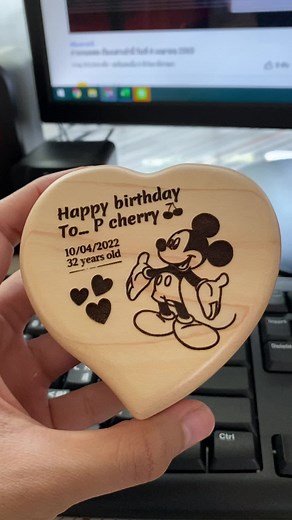 Canon song with maple heart box 🐭🐭 690 baht. / Engraving 300 baht.#กล่องดนตรีไม้ #ของขวัญปีใหม่ #ของขวัญ #กล่องดนตรีไขลาน #กล่องดนตรีน่ารัก #กล่องดนตรีออกแบบเอง #กล่องดนตรีวินเทจ #กล่องดนตรีdiy #กล่องดนตรีชิ้นเดียวในโลก #กล่องดนตรี #musicbox #musicboxes #custommusicbox #engraving