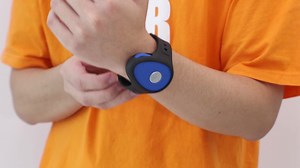 Micro Children GPS Tracker Necklace, Elderly Alarm GPS Tracking Locator,GSM Sim Card Personal Mini Kids GPS Tracker