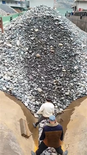 5K views · 91 reactions | Barge Unloader 4500 Tons of Large cobblestone | USA Machines Channel | Facebook