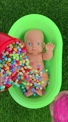 Relaxing ASMR Rainbow Candy Bathtub Shower ASMR ‪@rivyajelly‬