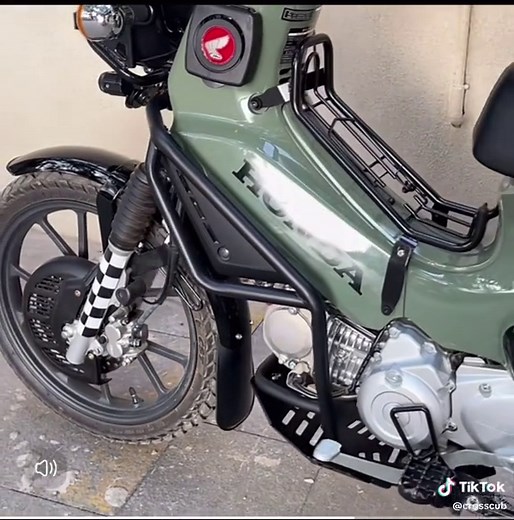 クロスカブのカスタムとエンジンガードの魅力