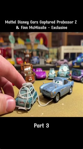 Mattel Disney Cars Captured Professor Z & Finn McMissile - Exclusive
