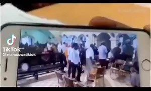 Macode on Instagram: "Nyie eti kaiba sadaka 🙄 : Vipodozi organic toka 🇰🇷 vipo @skcosmetics_tz @skcosmetics_tz 🔊🔊🗣🗣Subscribe Channel yetu ya #darvibestv link Mwa bio kupata yanayojiri duniani Dar vibes Tv YouTube itakuja chap..!! 📣🔊🔊 subscribe channel yetu ya comedy andika Macode Media ucheke hadi uburudike.😋 #macodemedia @macode_media Usisahau Simu og zipo 👉🏾👉🏾 @mega_tronicstz : 📌Follow my Comedy page @macode_media : @tzshaderoom_backup @dar_vibestv @macode_media @mega_tronicstz 