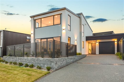 2B Kaiaho Close, Aotea, Porirua, Wellington For Sale