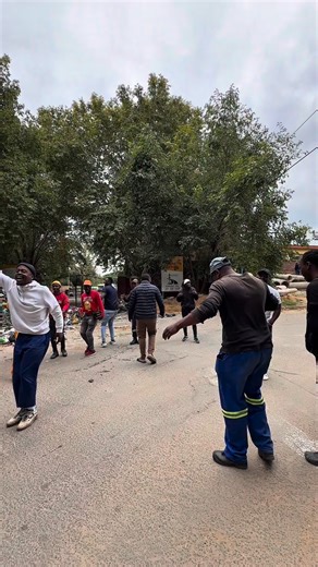 I went to the Pikitup depot today where trucks are being prevented from leaving to do waste collection across Randburg and surrounding areas. Labour disputes cannot be allowed to shut down essential services. Johannesburg residents should not be the ones paying the price. #Zille4Mayor #BelieveInJoburg | Helen Zille