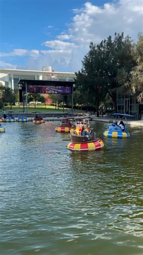☀️Bumper Boats at Discovery Green!🌊 ✨Imagine... bumper cars on water! Bump, crash and race all season long with bumper boats at Discovery Green. Grab your friends and family for this fun aquatic feature in the heart of downtown Houston. After dark the bumper boats light up with LED lights to make this ride even more lit. Don’t miss out! 🗓️Open Now! 🕙10 am - 11 pm 🎟️Ticket Info🎟️ $12 per person 🎟️At this moment tickets are only available on site. -Bumper boats seat up to three people or max